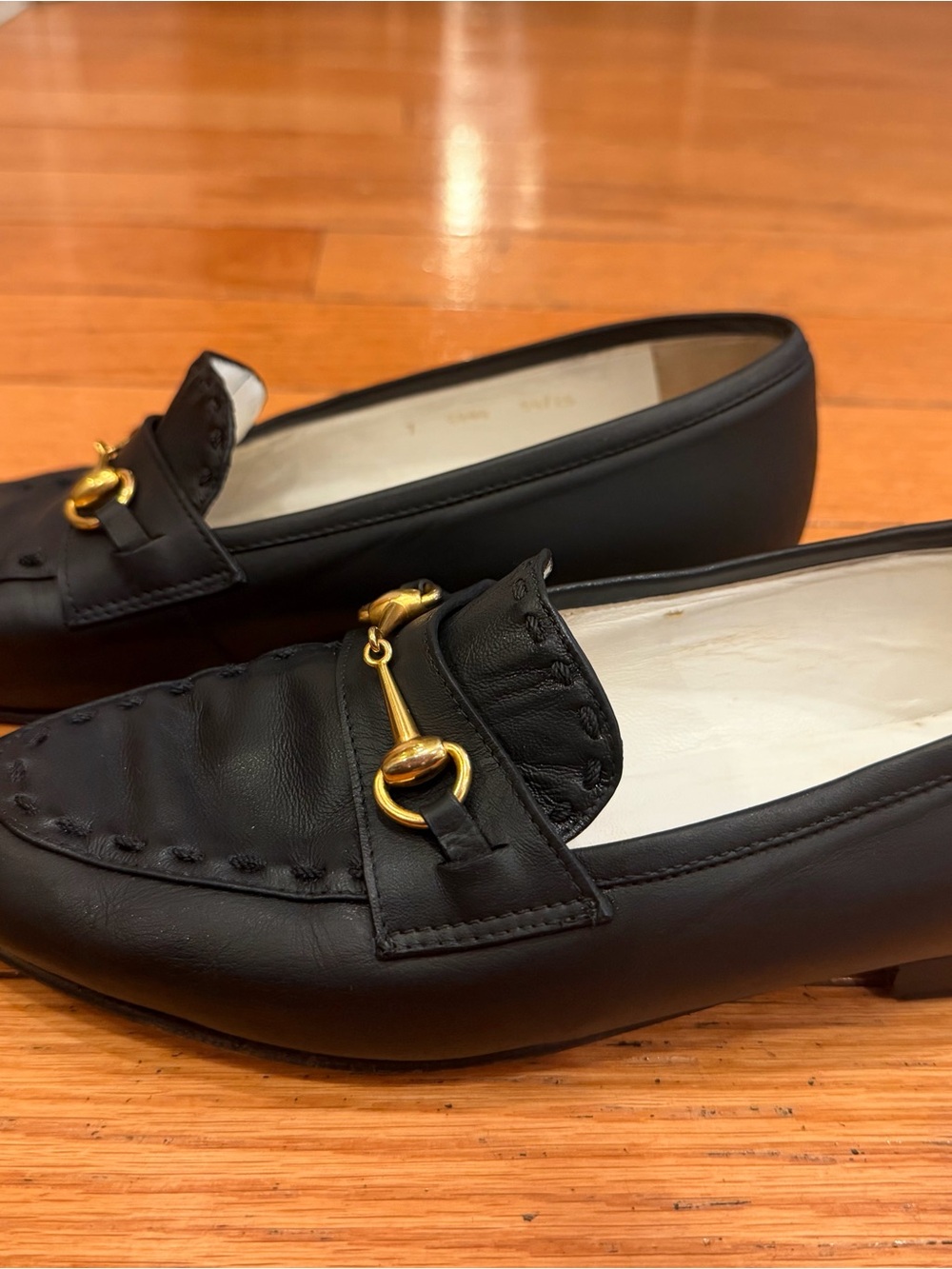 1980s Vintage Gucci Black Leather Horsebit Loafers - Picture 3 of 11